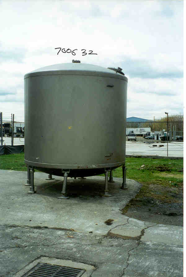 5000 Gallon Pfaudler Glass Lined Carbon Steel tank. Vertical, mounted on (8) pipe legs.  Order # 18832.  No name plate.  Visual 
